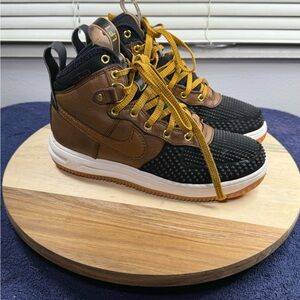 Nike Lunar Duck Boots (Men’s 6.5 Women’s 8)